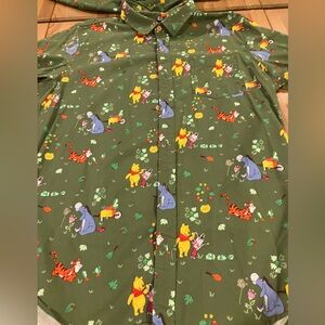 EUC Disney Winnie The Pooh Earth Day Allover Print Woven Button Up Shirt Size L